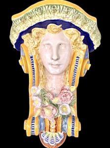 Mensola in maiolica con volto neoclassico e motivi floreali art nouveau.Manifattura Minardi,Faenza.