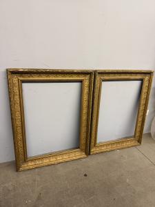 Antica coppia di cornici dorate XIX in pastiglia, 90x70cm (luce 70x50). 
