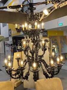 Schwarzer Murano-Glaslüster mit 21 Flammen