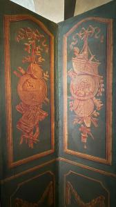 IMPORTANTE BIOMBO DE OITO PAINÉIS PINTADO COM TROFÉUS ALLEGÓRICOS - Foto 8