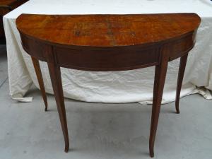 Console/mezzaluna in noce fine 1700 Luigi XVI di area Veneta