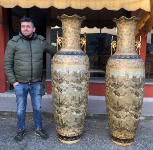 Large and rare Satsuma vases in fine porcelain