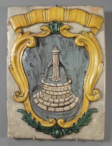 Antico stemma in terracotta policromo raffigurante Antica Fontana
