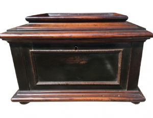 Splendid 17th-century walnut and burr walnut chest