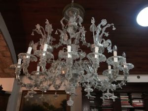 Wunderschöner Murano-Kronleuchter in Bootsform aus Glas mit 12 Lichtern
