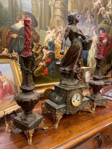 Tríptico de lareira do século XIX em bronze e base em mármore escuro