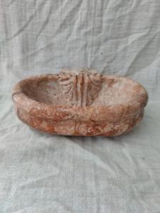 Elegante acquasantiera veneziana in marmo - 27 x 22 cm