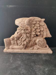 Maestosa scultura - Leone di San Marco - marmo nembro rosa - H 30 cm