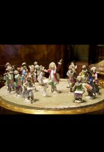 Orchestra completa 21 personaggi più leggio Scimmie Meissen del XIX secolo.