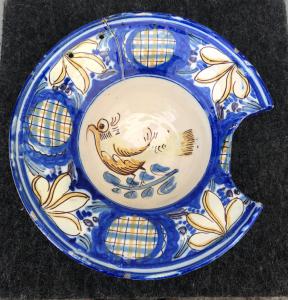 Majolica shaving dish decorated with a bird. Spain.