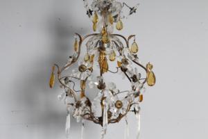 Antiker Jugendstil-Kronleuchter mit Anhängern und Kristallblumen 1930. Maße H cm 60 Durchmesser cm 30