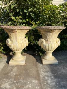 Pair of vases 70x90h