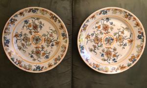 Pair of majolica plates decorated with floral racemes. Delft, Holland.