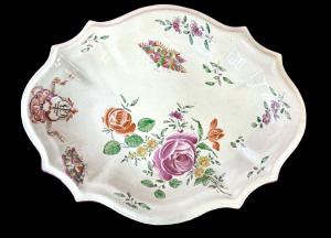 Maiolica plate with rose decoration and coat of arms of the Certosa di Maggiano. Casali and Callegari. Pesaro.