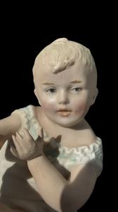 Figura di bambino ‘piano baby’ in porcellana policroma  bisquit. Manifattura Heuback,Germania. - Foto 6