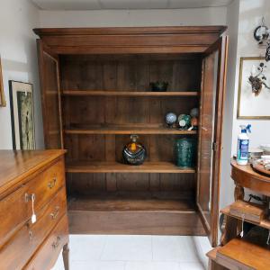 Vitrines em nogueira