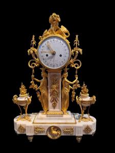 El reloj de péndulo "Las Vírgenes Vestales" LXVI - Ridel de París