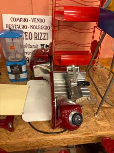 Affettatrice Berkel modello 114 rossa restaurata