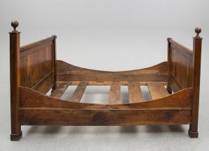Empire-style bed, Piedmont, in walnut, first half of the 19th century