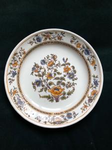 Majolica plate decorated with flowers with grand feu technique. Turin.