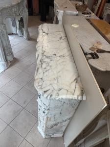 SIMPLE CARRARA MARBLE VEINED FIREPLACE FRANCE - Foto 5