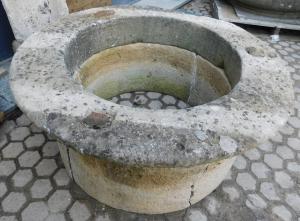 DARS581 - Poço em pedra de Langa, cm circunferência 100 x A 47, circunferência interna cm 65