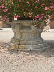 Pozzo in marmo 240 × 130h
