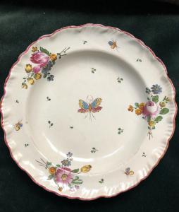 Maiolica plate with floral and butterfly decoration, Geminiano Cozzi manufacture. Venice.