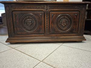 Walnut chest early 19th century