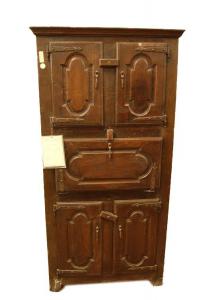Credenzino spagnolo con ribalta del 1700 in legno di castagno