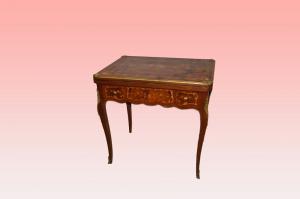 Mesa de jogo francesa do século XIX estilo Luís XV com incrustações e bronzes
