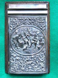 Porta bloco de notas em madeira de jacarandá e prata repoussé com cena campestre e motivos vegetais. Holanda.