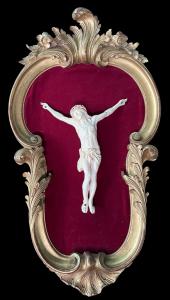Ivory Christ on a gilded wood rocaille frame.