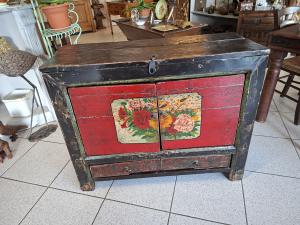 Oriental sideboard