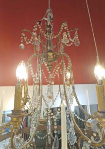 LAMPARARIO ESTILO LUIS XV EN HIERRO DORADO Y CRISTALES, MEDIADOS DEL SIGLO XVIII - Foto 5