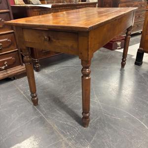 Antico tavolo Luigi Filippo , XIX sec ciliegio massello . restaurato mis 138 x 68 . h 80 