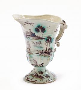 Versatoio in maiolica ad elmo rovesciato, marca Levantino Savona XVIII secolo