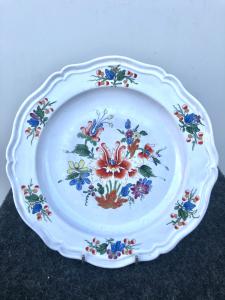 Porcelain plate with 'peony' decoration. Doccia-Ginori manufacture.