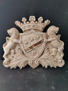 Spettacolare stemma araldico in marmo biancone di Asiago - 52 x 42 cm