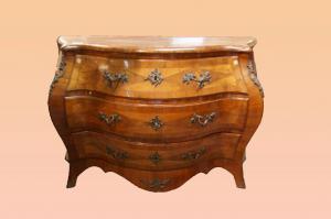 Stupendo Comoncino austriaco Luigi XV del 1700 in legno lastronato di noce