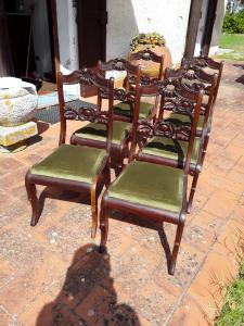 Six splendid light mahogany chairs of refined Tuscan workmanship, legal guarantee.