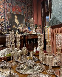 Ein Paar von Baccarat-Gläsern, fein dekoriert mit floralen Motiven und Vergoldung in reinem Gold. 19. Jahrhundert.