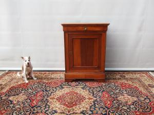 KLEINER SCHRANK MIT EINER TÜR AUS NUSSBAUM, LOUIS-PHILIPPE-STIL, FRÜHES 20. JAHRHUNDERT