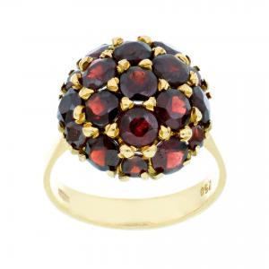 Anello in oro giallo con granati