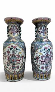 Par de vasos de porcelana policromada, China, século XIX