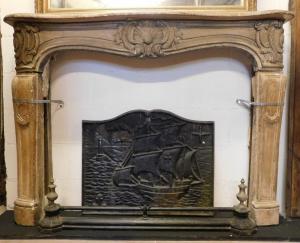 CHP379 - Burgundy stone fireplace, 18th century, dimensions cm W 137 x H 105