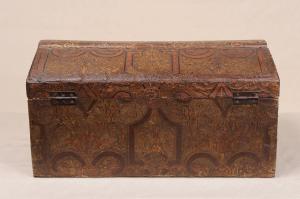 Wooden box covered in pressed and decorated paper - O/3319