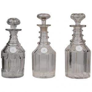 Set aus drei antiken englischen Dekanterflaschen - O/3232 usw.