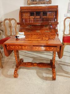 Finely inlaid writing desk with fold-out sides