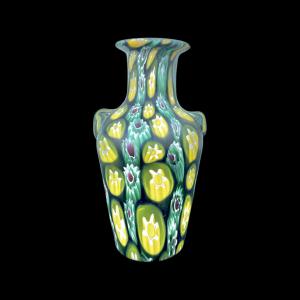 Murrina-Millefiori-Vase mit zwei seitlichen Griffen in Grün- und Gelbtönen. Fratelli Toso. Murano.